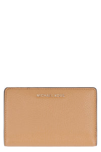 Grainy leather wallet